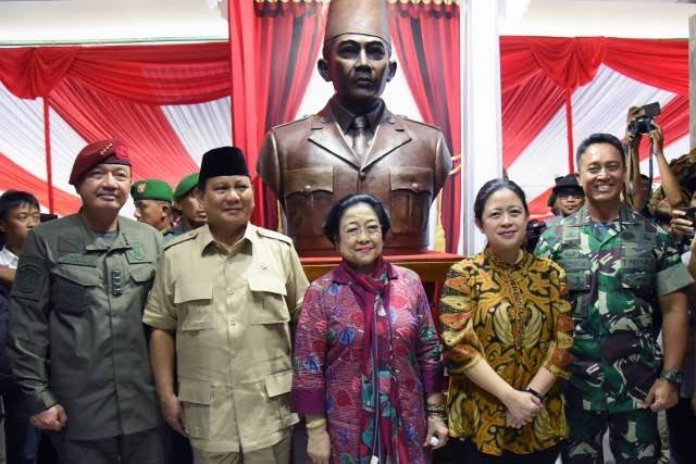 Cerita Puan tentang Bung Karno Lolos dari Bidikan Penembak Jitu saat Sholat Idul Adha