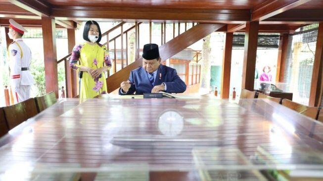 Prabowo Subianto ke Makam Ho Chi Minh: Beliau Contoh yang Baik untuk Semua Orang