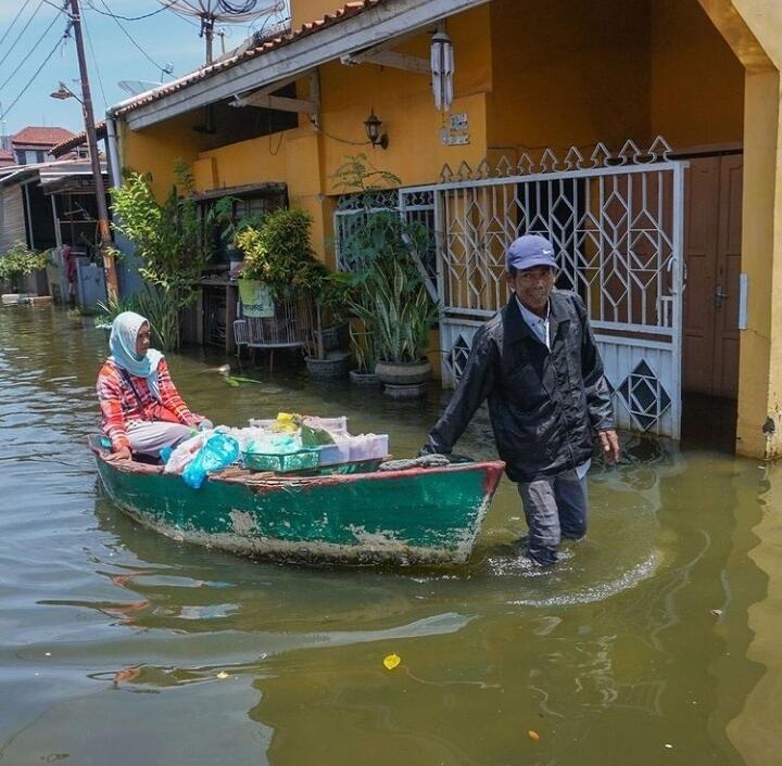 Postingan Warganet tentang Kondisi Banjir Rob di Kota Pekalongan