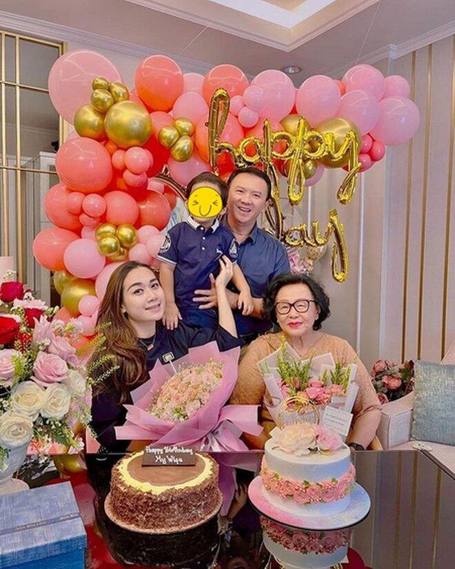 10 Momen Ultah Puput Nastiti yang ke-25, Dirayakan Bareng Ibu Mertua