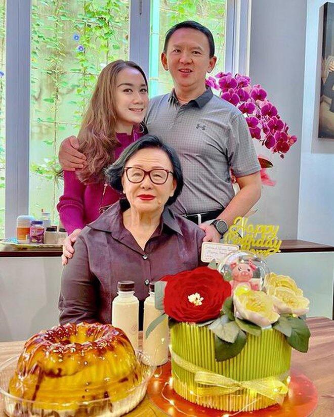 10 Momen Ultah Puput Nastiti yang ke-25, Dirayakan Bareng Ibu Mertua