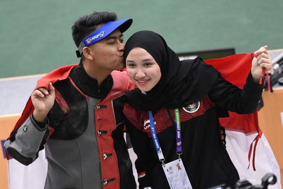 Jomblo Harap Bersabar, Fathur Gustafian Cium Kening Kekasih Setelah Emas SEA Games