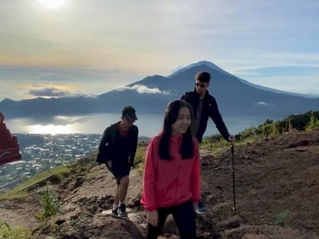Aneh, Bule Mesum Di Gunung Batur Bali, Tidak Mati Seperti Kisah KKN Di Desa Penari.