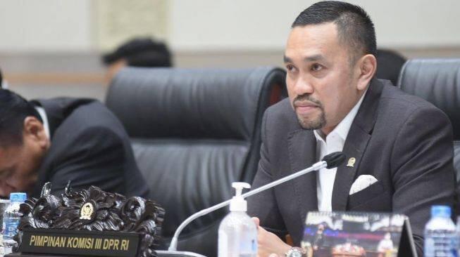 Muak Agama Selalu Dijadikan Tameng, DPR Dukung Kejaksaan Larang Terdakwa