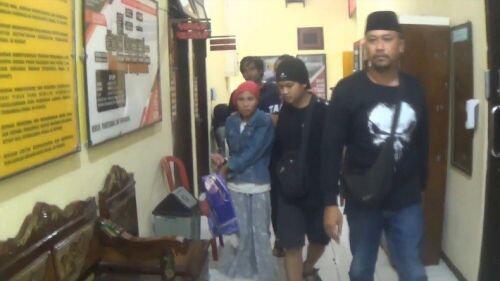 Setelah Bunuh Ayahnya, Wanita Sampang Ini Bergegas Pakai Mukena untuk Pergi ke Masjid