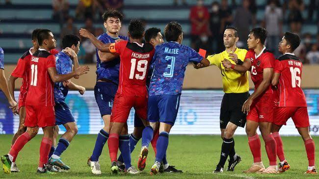 Wasit Tidak Tegas, Pemain Indonesia Pun Ambil Tindakan Sendiri