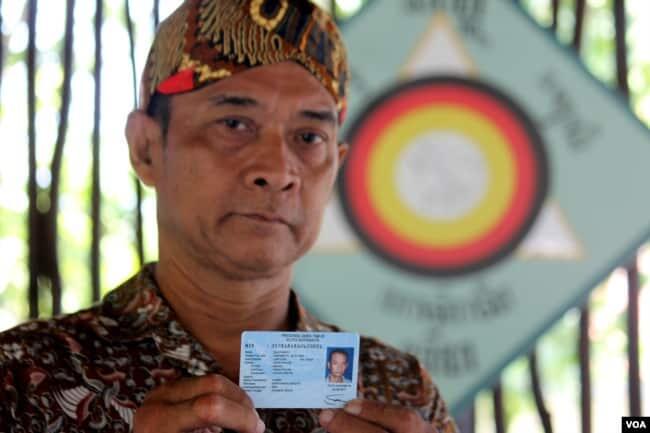 Pergumulan Waria dan Penghayat dalam Upaya Mendapat KTP