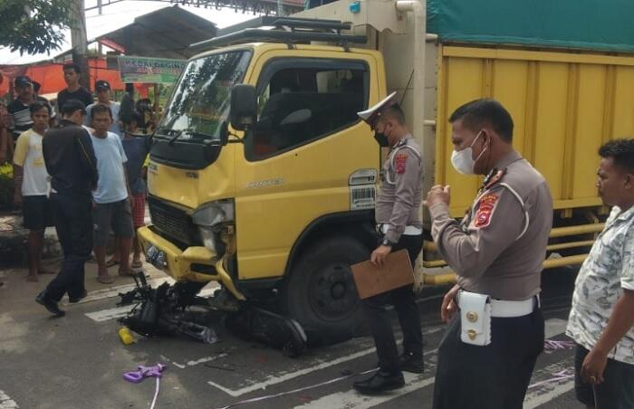 Tabrakan Sepeda Motor dengan Truk, Dua Pelajar Agam Luka-luka