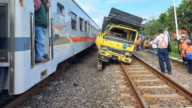 Stop Terobos Rel Kereta Api, Taati Aturan Untuk Menghindari Bahaya Kecelakaan