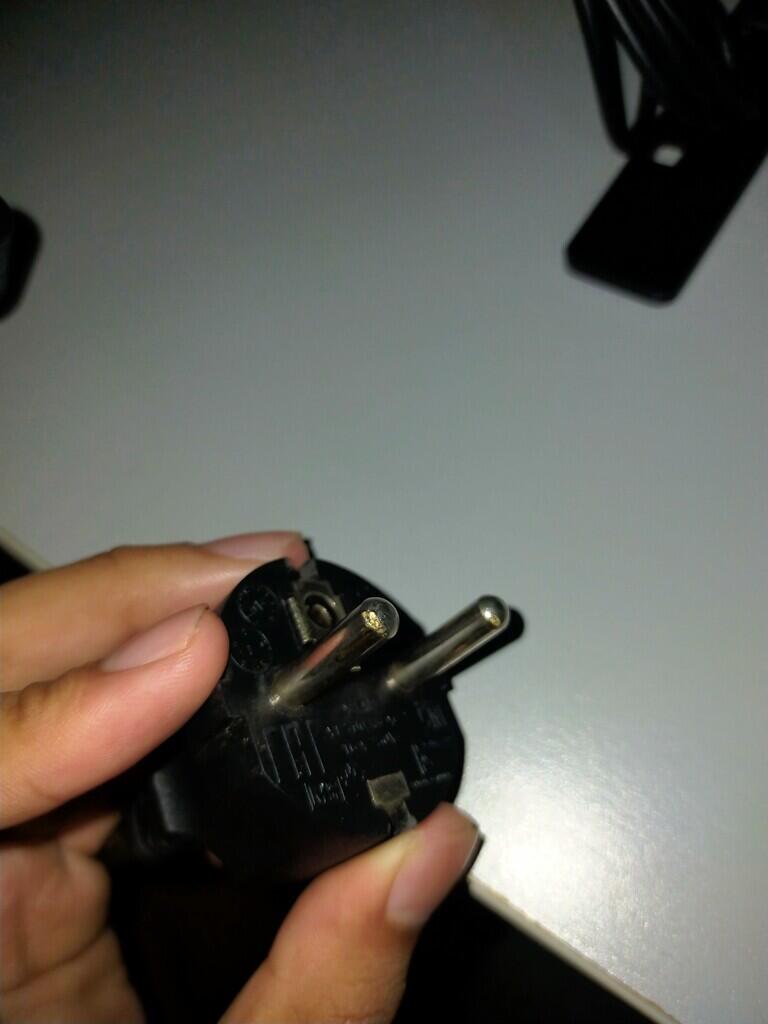 listrik jeglek saat nyolok charger laptop asus tuf