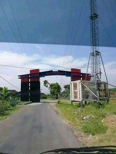 Gapura Nyeleneh Di Desa Indonesia