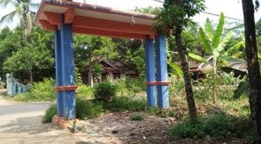 Gapura Nyeleneh Di Desa Indonesia