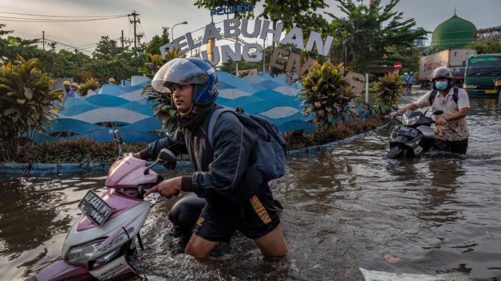 Banjir Rob Setinggi 1,5 Meter Rendam Kawasan Pelabuhan Semarang
