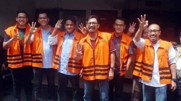 Kenapa Banyak Orang Pintar, Agamawan, Akademisi, Pejabat Tapi Kelakuannya Tak Sejalan