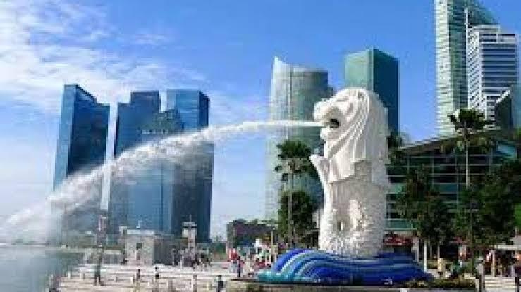 BEDA CARA MENYIKAPI ABDUL SOMAD (UAS) DI SINGAPURA DAN INDONESIA