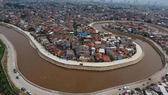 Tentang Sungai Aare, Dulu Kumuh Kini Biru dan Airnya Bagus 