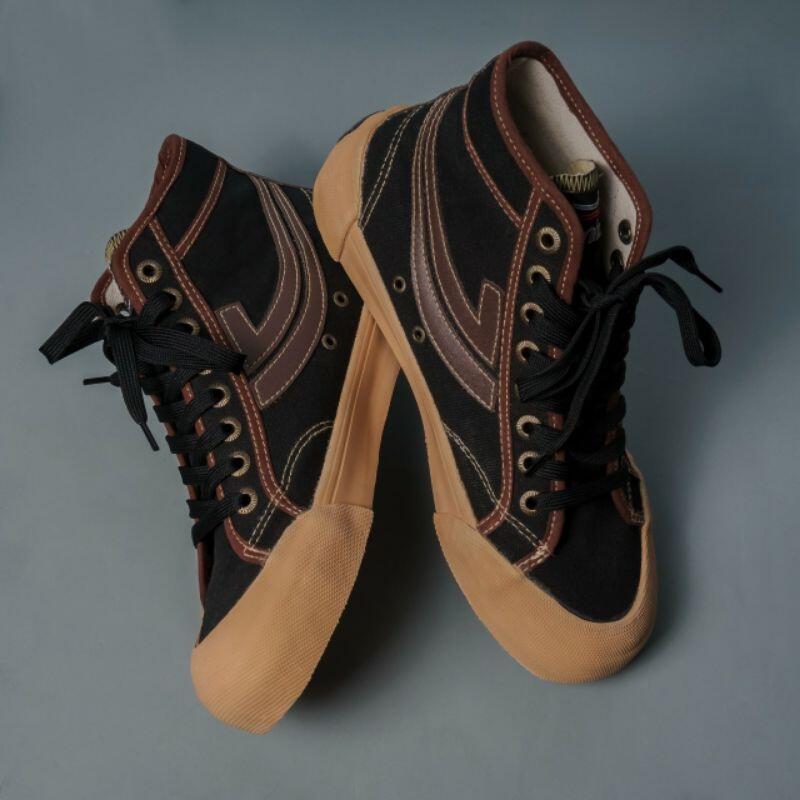 11 Rekomendasi Sepatu High Pria Brand Lokal Warna Hitam (Under 300K)