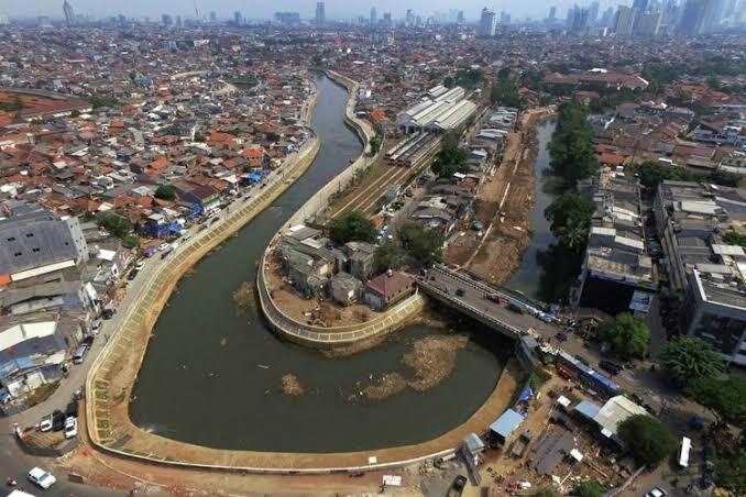 Ternyata Tidak Sembarangan Berenang Di Sungai Aare, Apa Sungai Ciliwung Bisa Bersih?