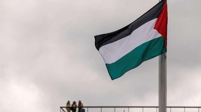 Mahasiswi Kibarkan Bendera Palestina Saat Wisuda di Amerika, Cantik dan Pemberani