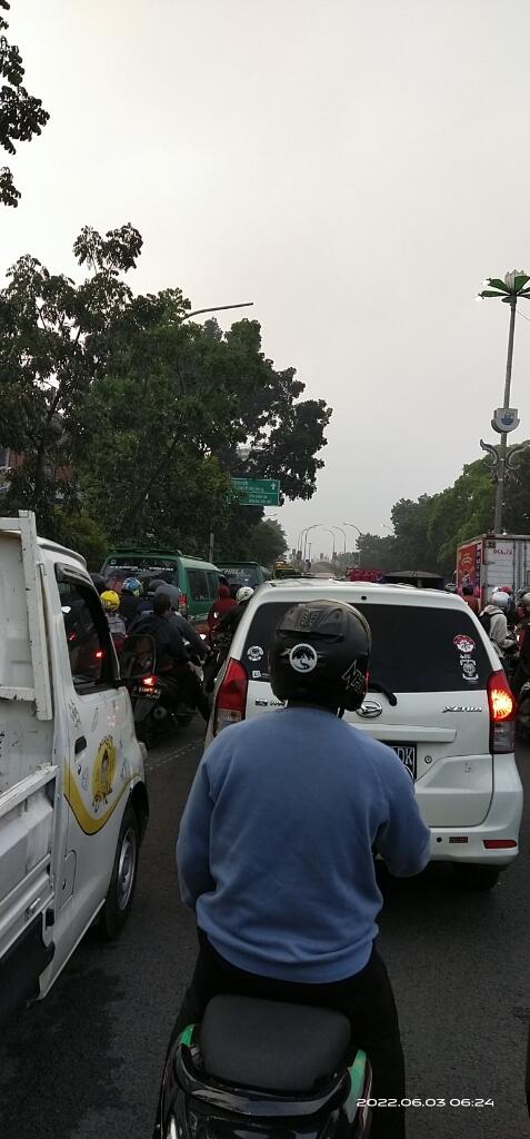 DAMPAK PENUTUPAN FLY OVER CIMINDI, RUAS JALAN MACET PARAH