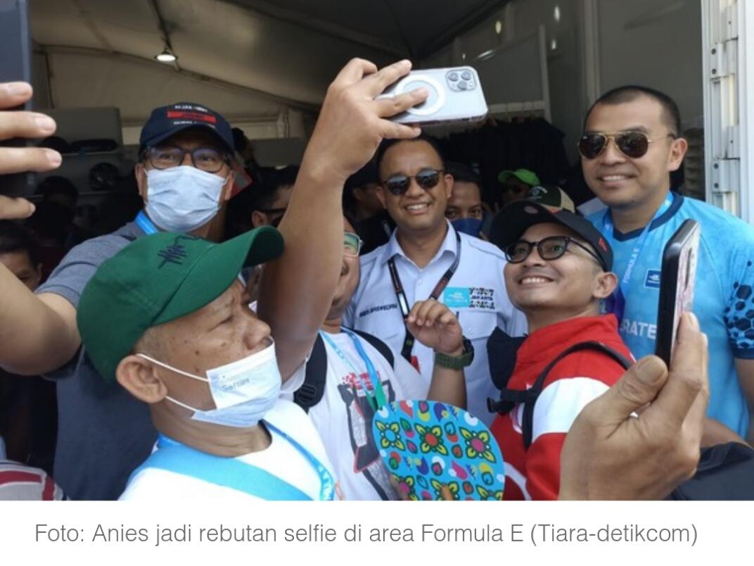Anies Jadi Rebutan Selfie Penonton di Sirkuit Formula E