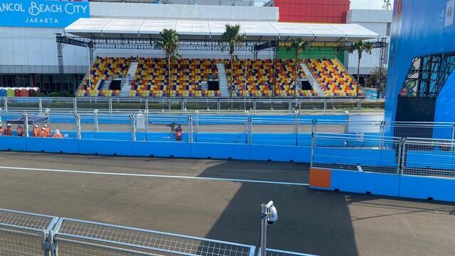 FP1 &amp; 2 Formula E Jakarta Rampung, Tribune Masih Sepi