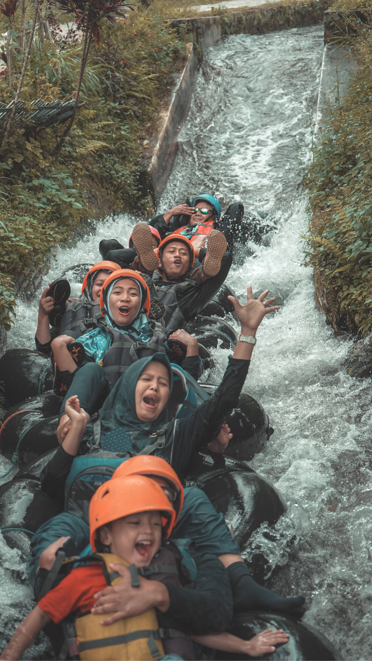 Wisata Tubing Yang Aman Untuk Anak Dan Dewasa