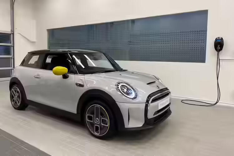 MINI Electric Resmi Meluncur di Indonesia!