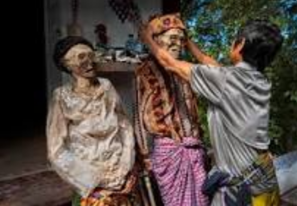 4 Suku Terunik Di Indonesia