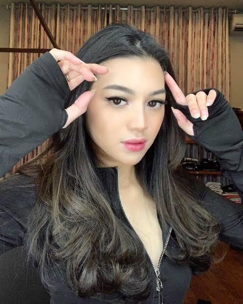 5 Wanita Seksi Ini Dianggap Ratu Sosmed, Cantik Atau Biasa Aja Menurutmu?