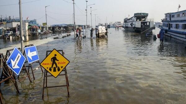 Warga Pesisir Jakarta Diminta Waspadai Banjir Rob Sepekan ke Depan