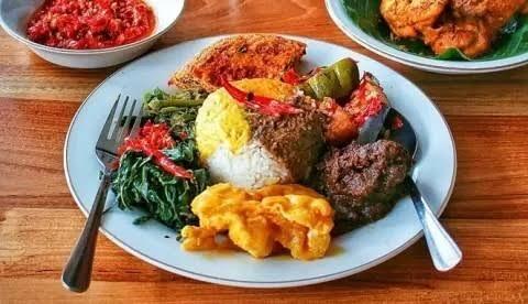 Rumah Makan Padang Terbesar Di Dunia! Dimana Ya? Apakah Di Padang?