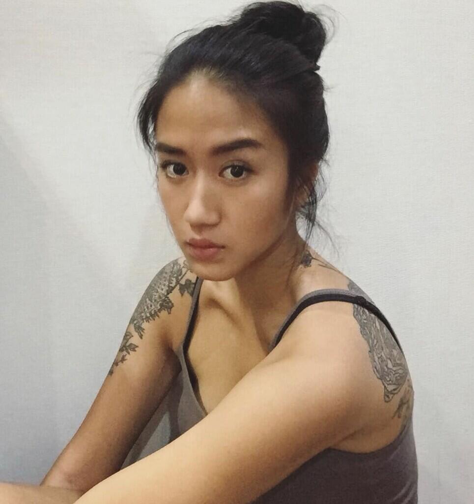 Pamer Liburan dengan Pakaian Seksi, Tato Pemain Bola Timnas Wanita Indonesia