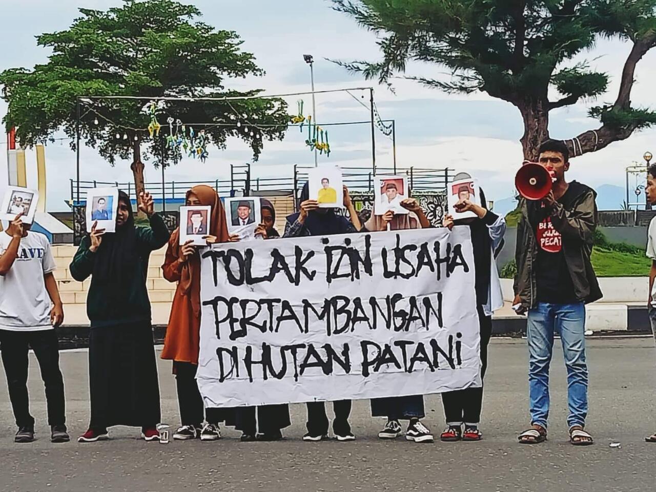 Sama PATIMURA Unjuk Rasa Di Kantor Gubernur Malut Terkait IUP Di Hutan Patani Timur