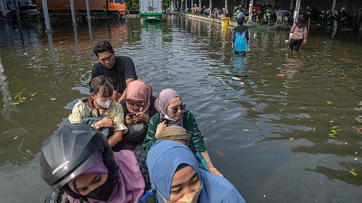 Pelabuhan Tanjung Emas Kembali Diterjang Banjir Rob Semeter Lebih