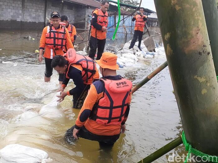 Pelabuhan Tanjung Emas Kembali Diterjang Banjir Rob Semeter Lebih