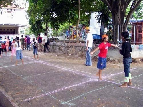 Merayakan Hari Ulang Tahun Jakarta Dengan Memainkan Permainan Tradisional Khas Betawi