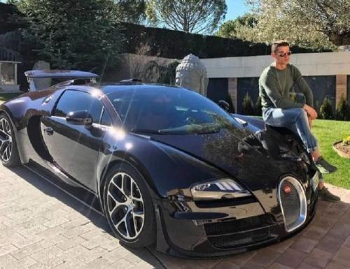 Astaga! Mobil Bugatti Veyron Milik Christiano Ronaldo Ringsek, Nabrak Rumah.