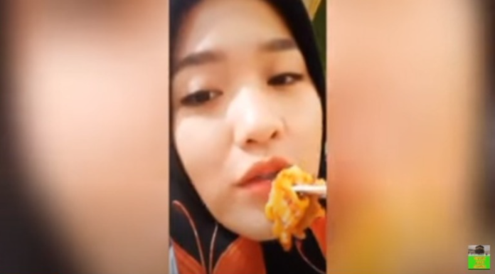 Viral Muslimah Makan Babi: Ayat Mana yang Menunjukkan Makan Babi Masuk Neraka?