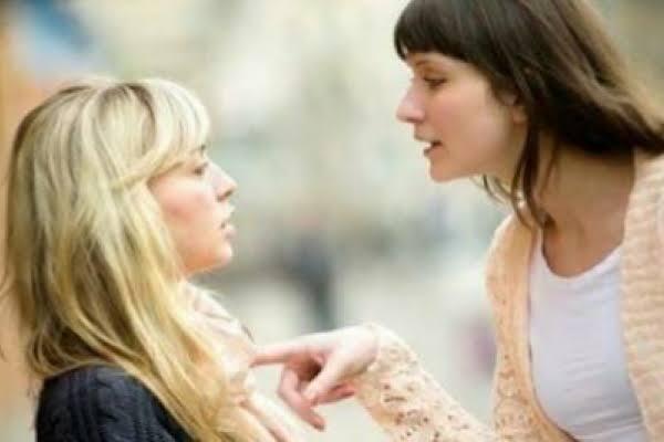 Hindari 7 Perilaku Sepele yang Perlahan Dapat Merusak Hubunganmu dengan Pasangan