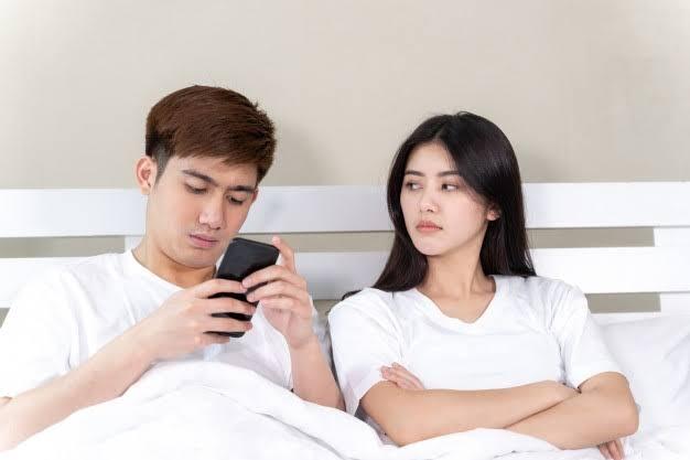 Hindari 7 Perilaku Sepele yang Perlahan Dapat Merusak Hubunganmu dengan Pasangan
