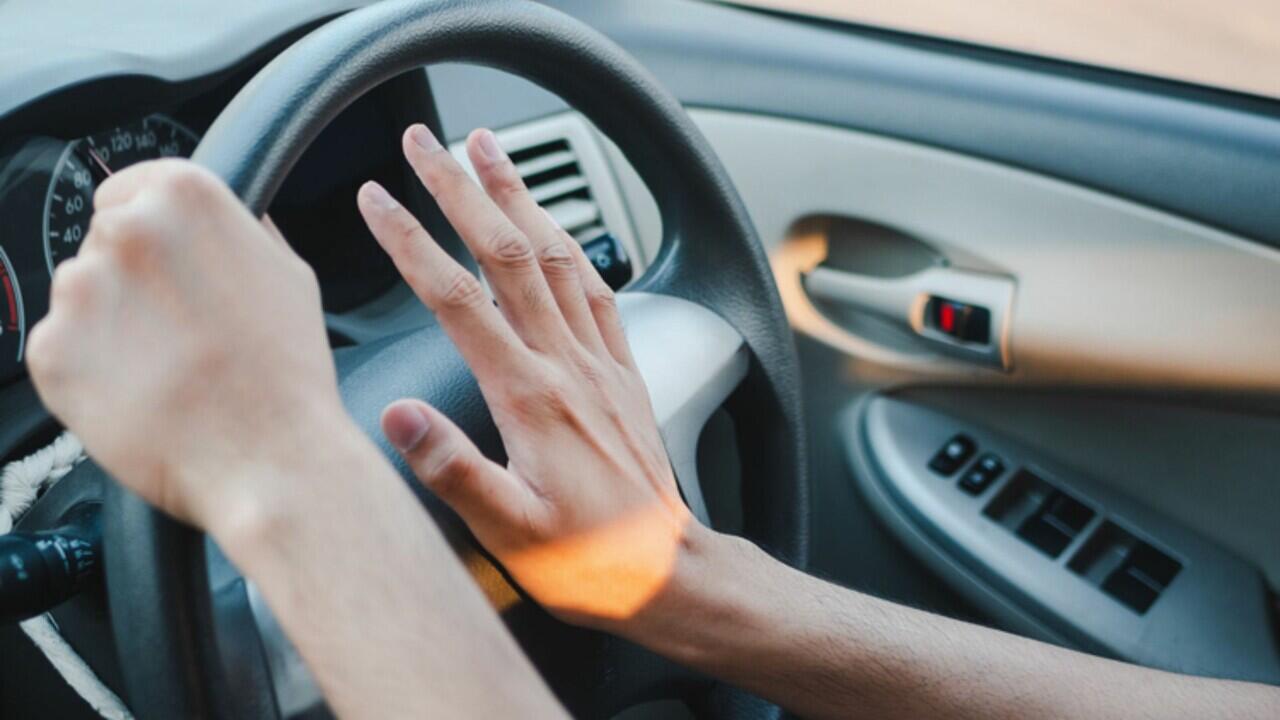 5 Alasan Tilang Teraneh Di Dunia, Ada yang Gak Boleh Kehabisan Bensin!