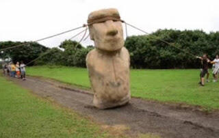 Teori: Penduduk Easter Island memindahkan patung Moai 