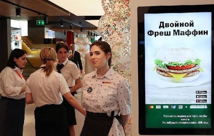 Vkusno &amp; Tochka, Pengganti McDonald's Di Rusia Langsung Laris Dibeli Pembeli