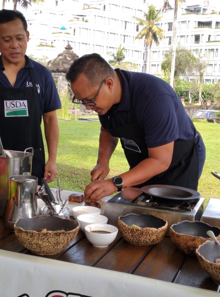 Menu nDeso Citarasa Bintang Lima! Asem-asem Daging Super Endeus, Cekidot!