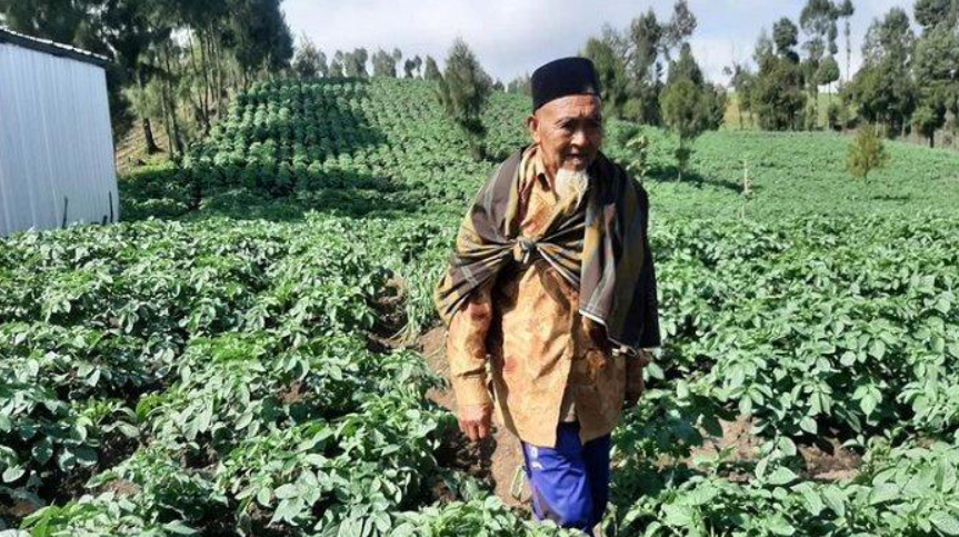 Mbah Ini Adalah Definisi Kaya Yang Sesungguhnya Menurutku