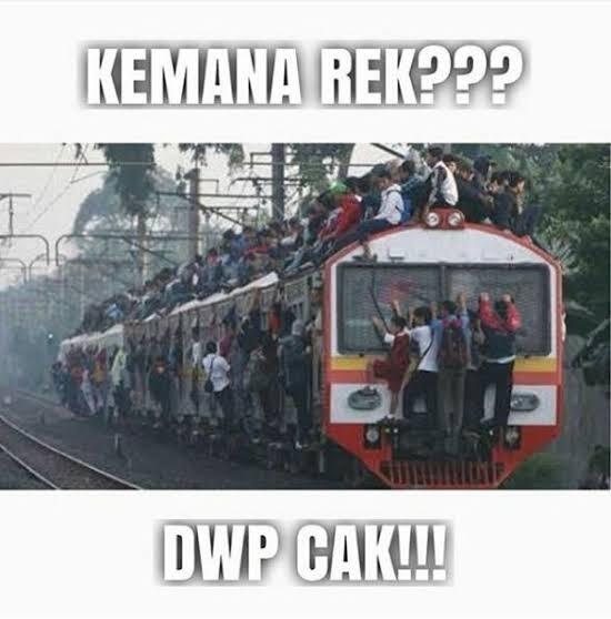 Awas! Kalau Ngobrol Di KRL, Bisa Diusir Petugas.