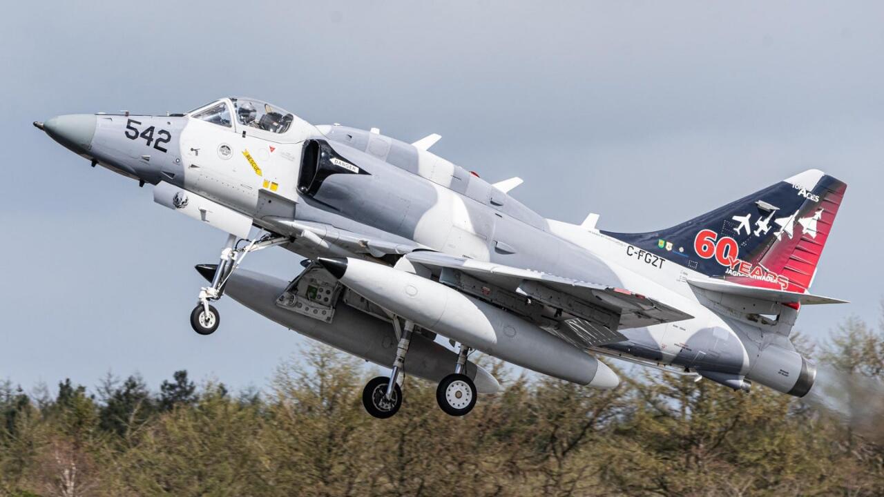 A-4N Aggressor Skyhawk - Jet Tempur Tua Canggih, Dilengkapi Radar AESA dan IRST