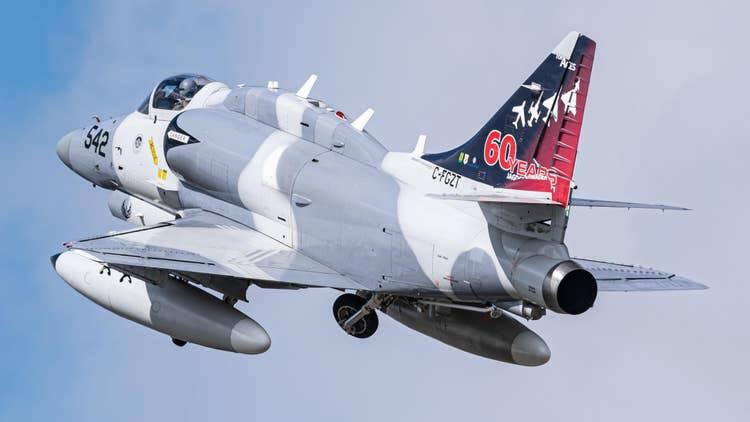 A-4N Aggressor Skyhawk - Jet Tempur Tua Canggih, Dilengkapi Radar AESA dan IRST
