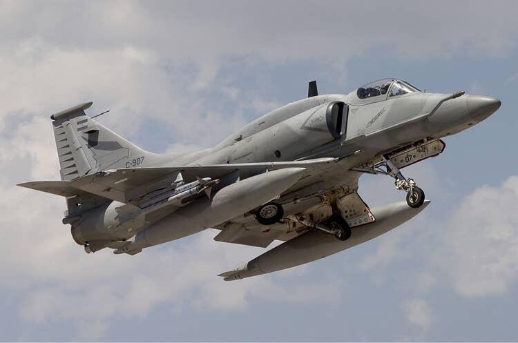 A-4N Aggressor Skyhawk - Jet Tempur Tua Canggih, Dilengkapi Radar AESA dan IRST